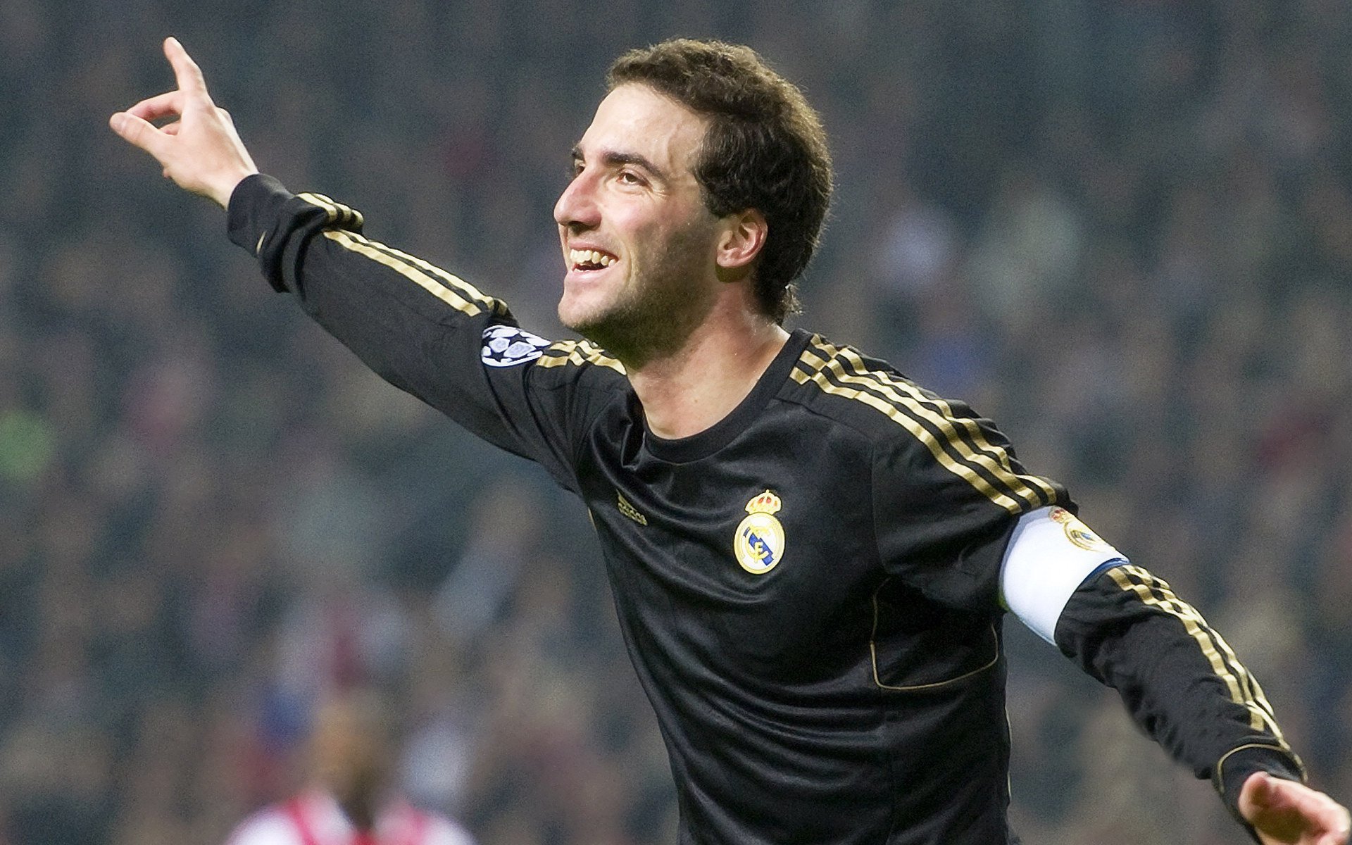 皇马全力奋战,成功晋级欧冠四强,皇马将迎欧冠生死战